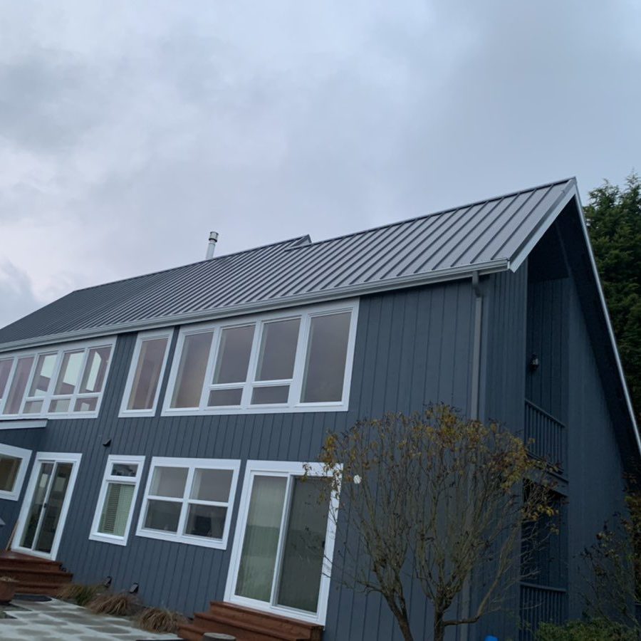Metal roof after cleaning Metal roof after cleaning